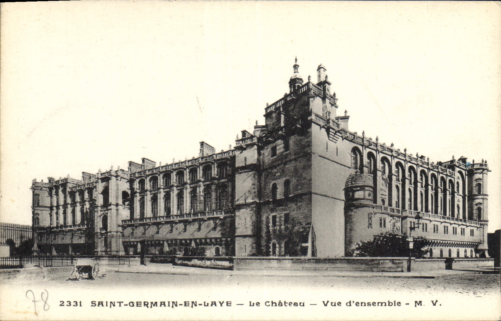 CPA Saint Germain en Laye le chateau vue d'ensemble 