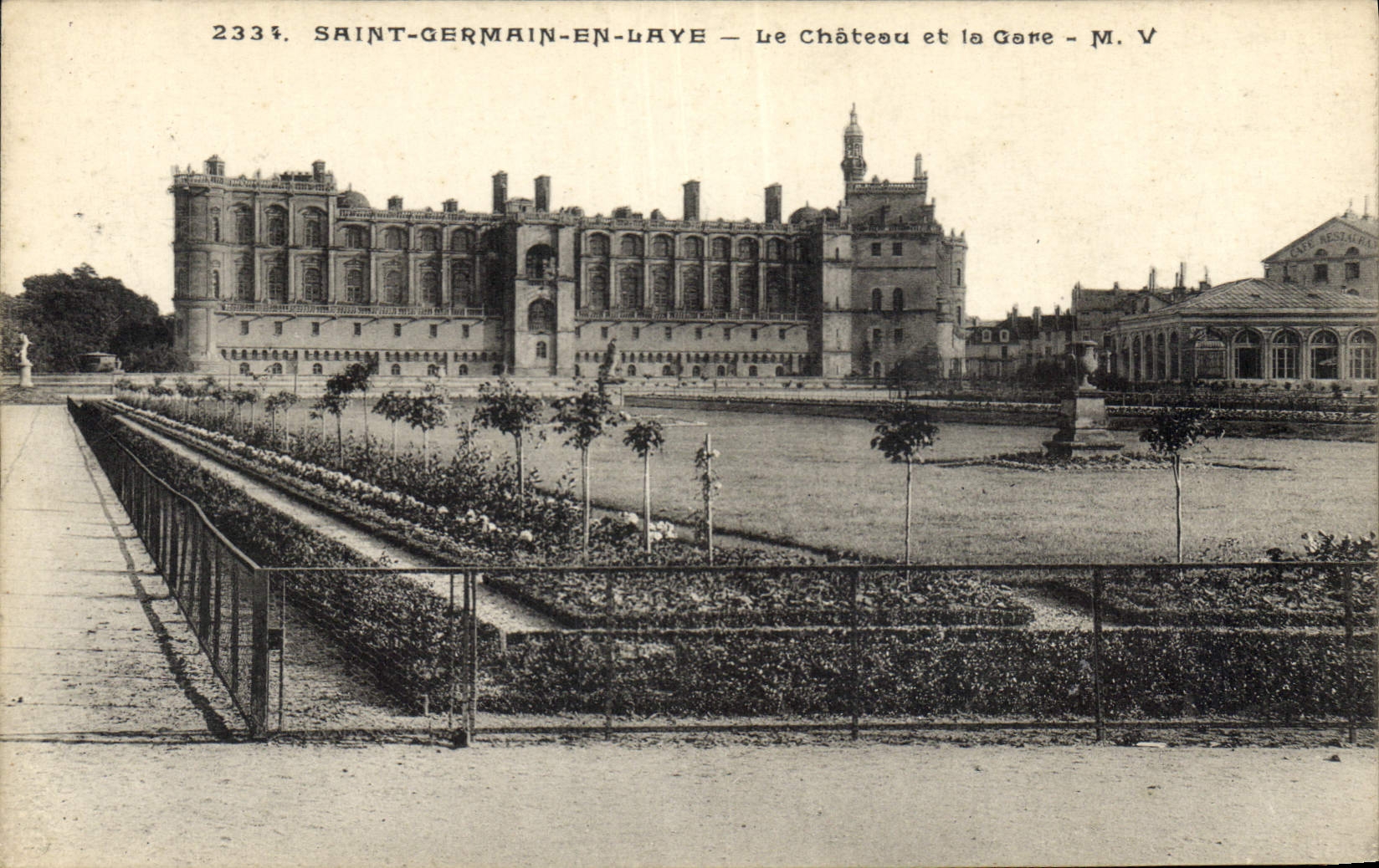 CPA Saint Germain en Laye le Chateau et la Gare 