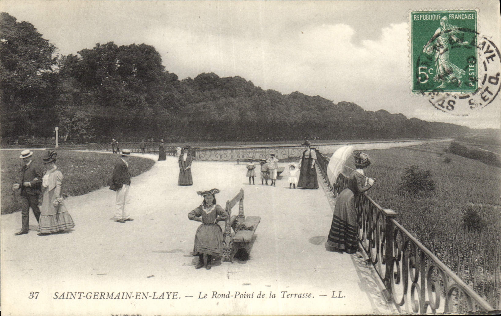 CPA Saint Germain en Laye le Rond Point de la Terrasse 