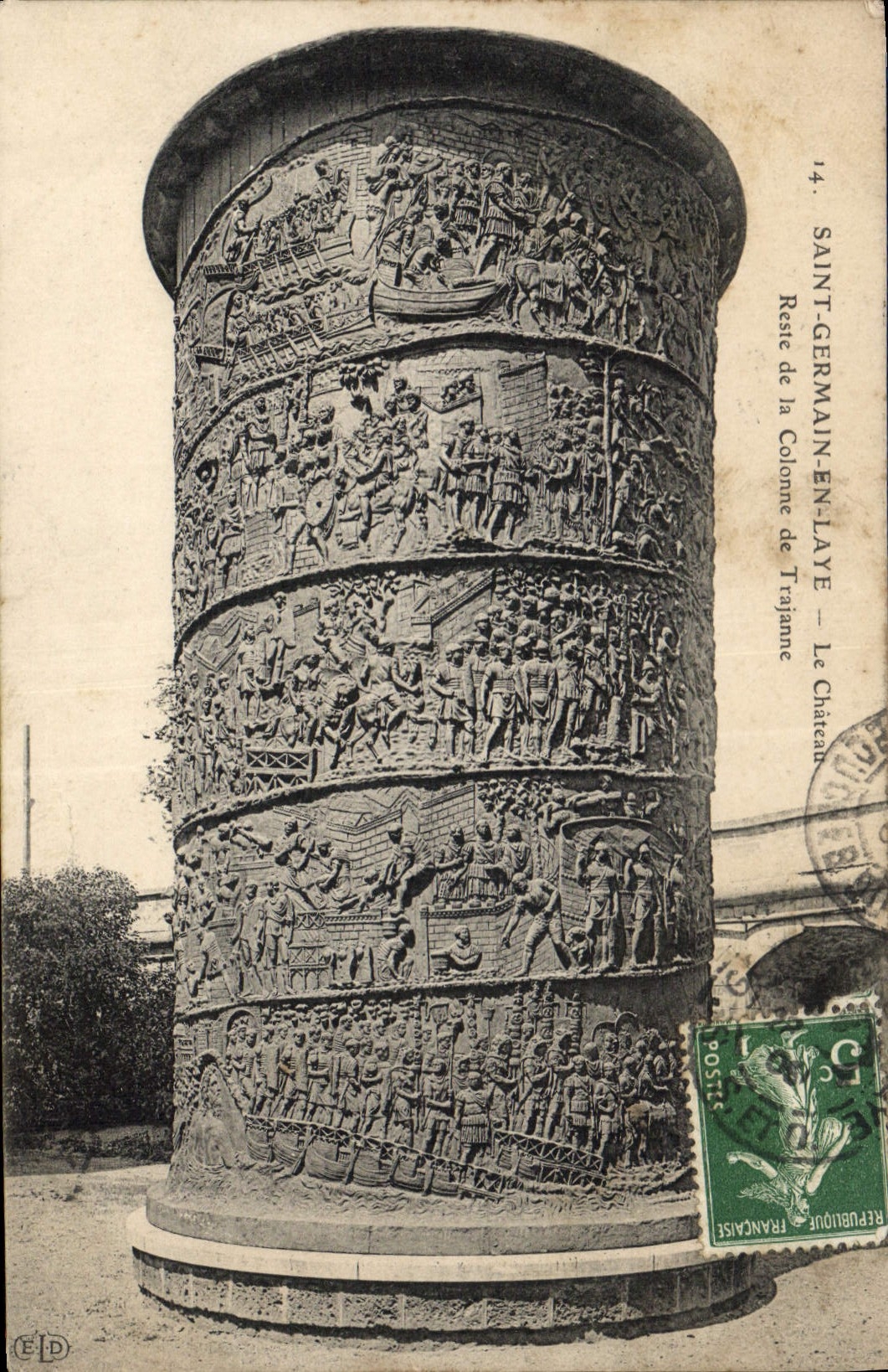 CPA Saint Germain en Laye le Chateau Reste de la Colonne de Trajanne 