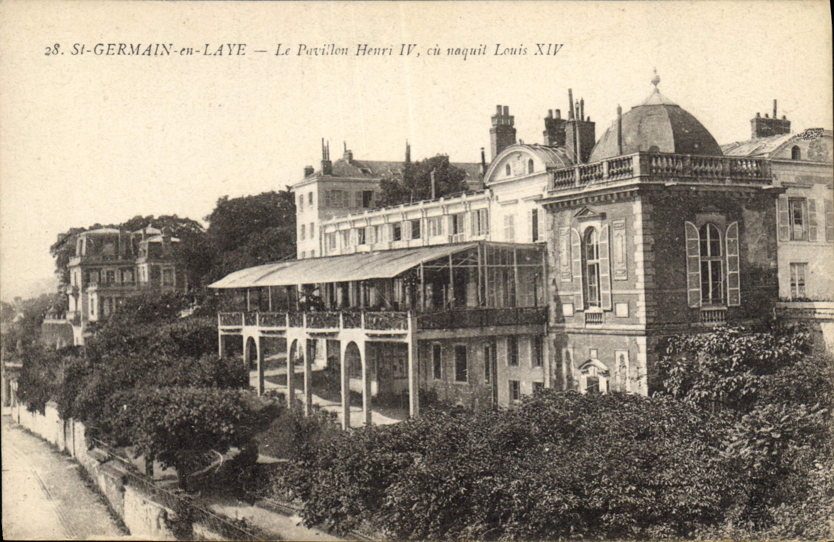 CPA Saint Germain en Laye le Pavillon Henri IV ou naquit Louis XIV 