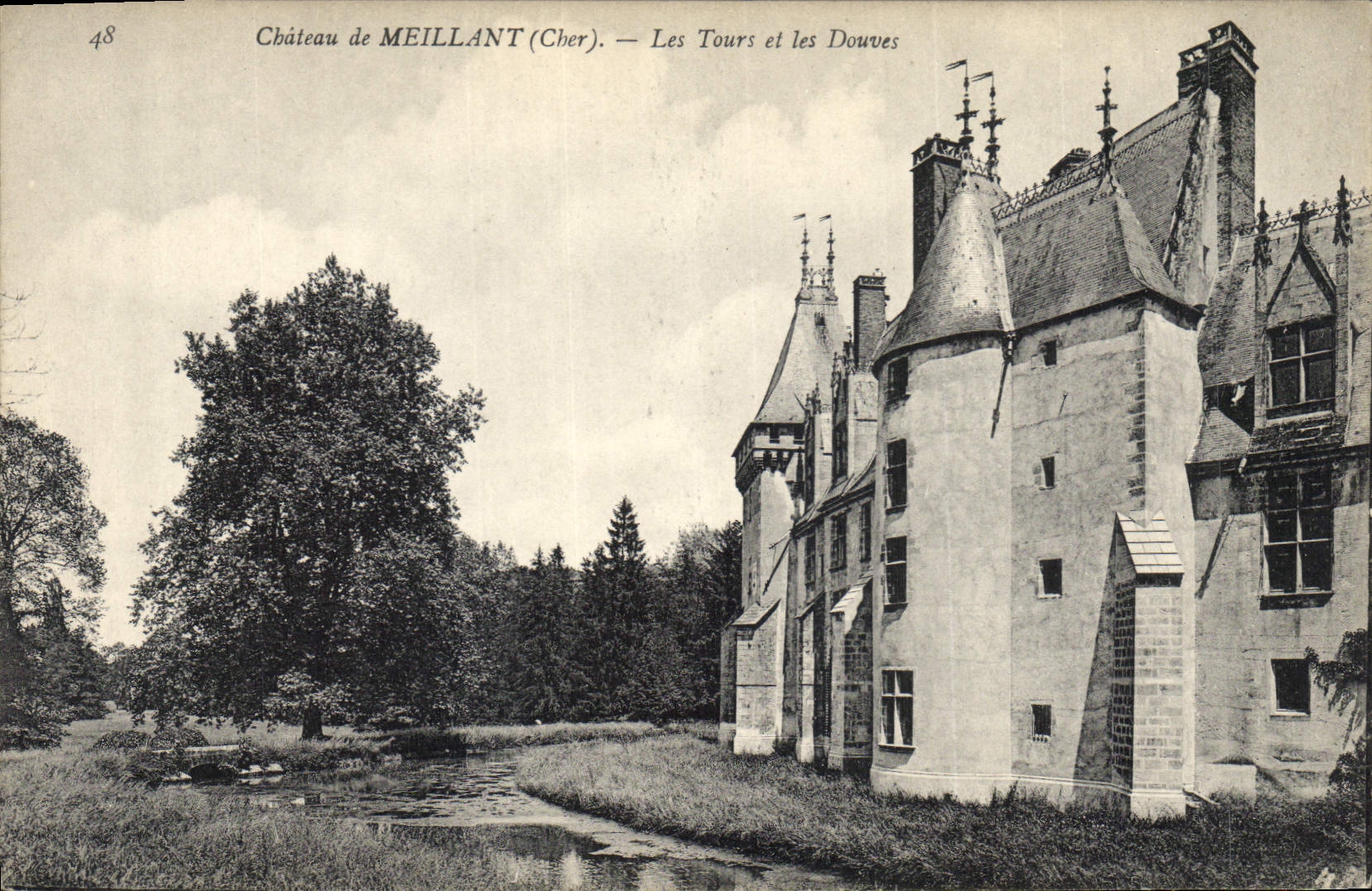 CPA Chateau de Meillant Cher les Tours et les Douves