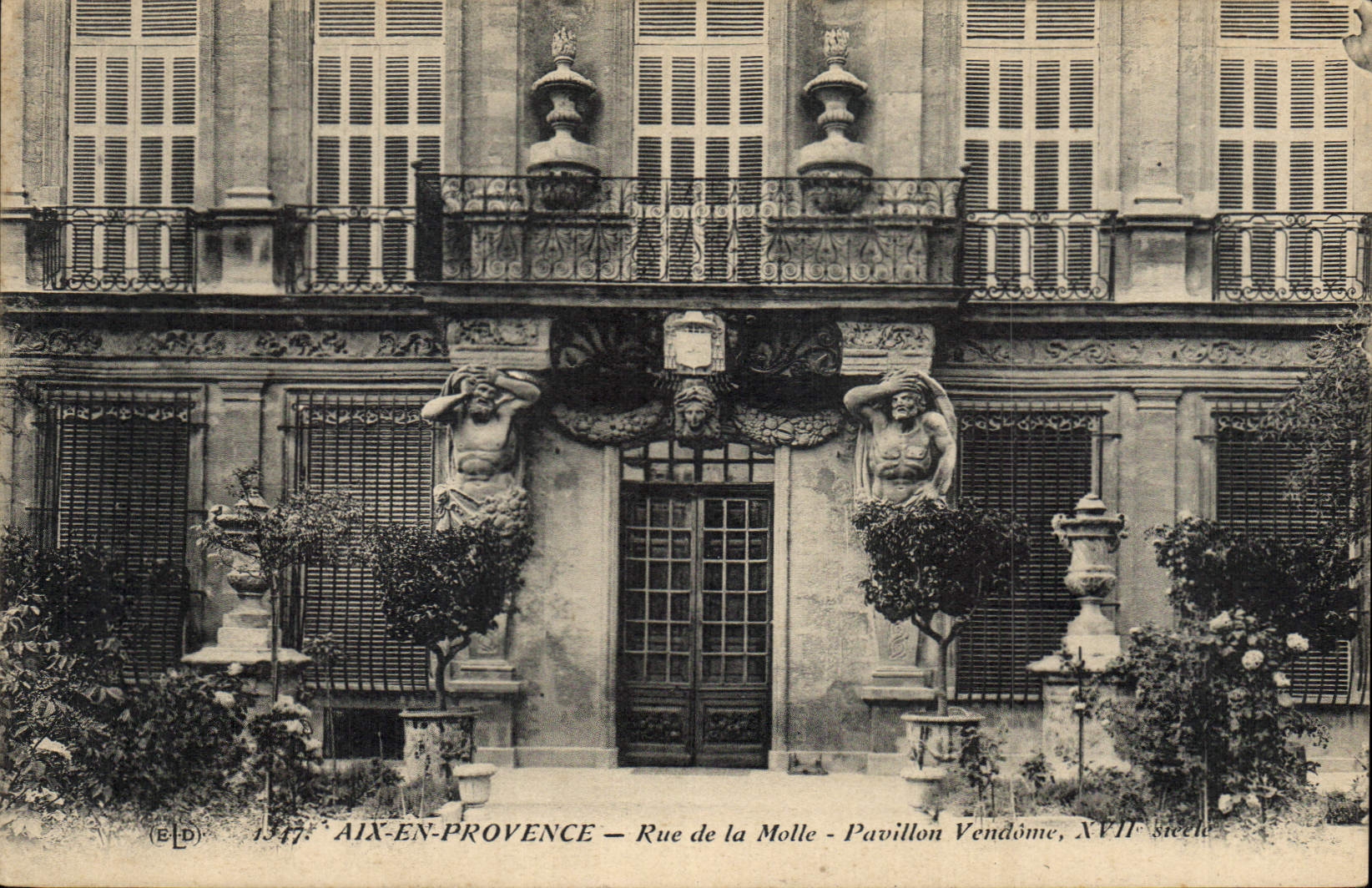 CPA Aix en Provence Rue de la Molle Pavillon Vendome XVII siecle 
