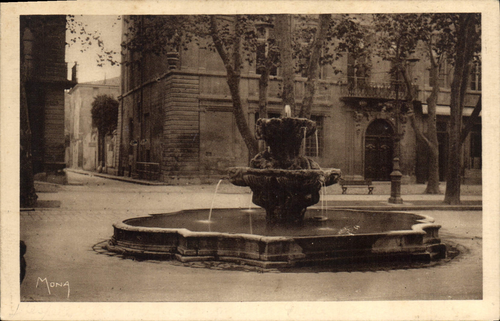 CPA Les Petit Tableaux de Provence Aix en Provence Fontaine des Neuf Canons 