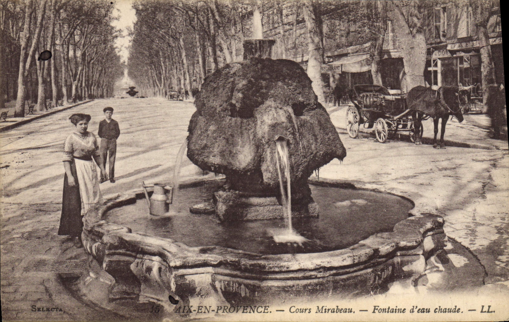 CPA Aix en Provence Cours Mirabeau Fontaine d'eau chaude 