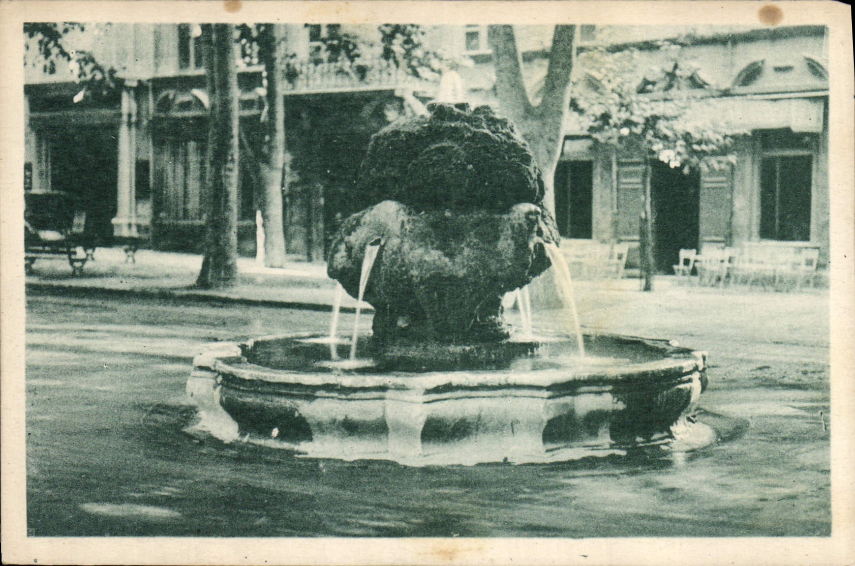 CPA Aix en Provence Fontaine d'eau chaude 