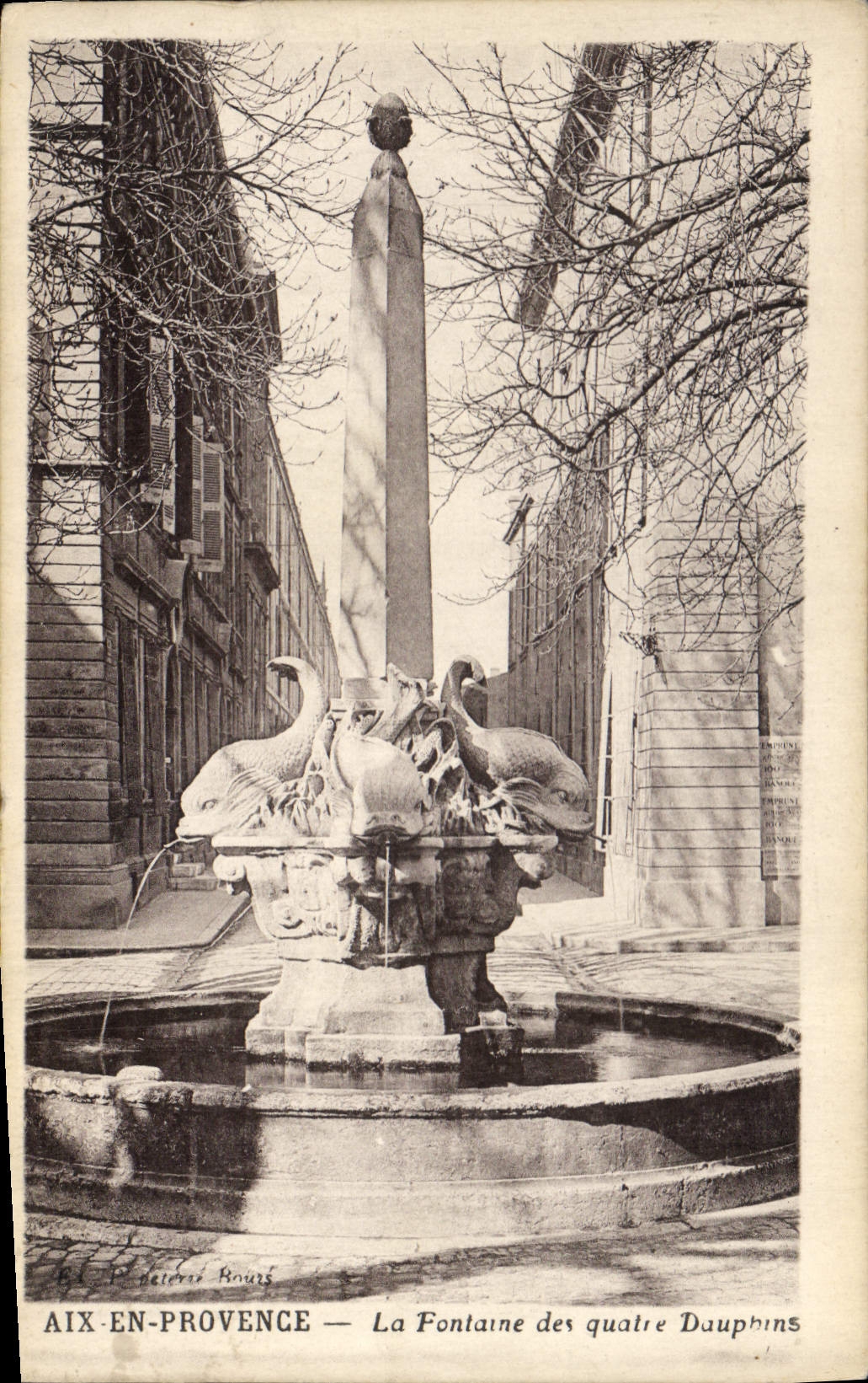 CPA Aix en Provence La Fontaine des Quatre Dauphins 