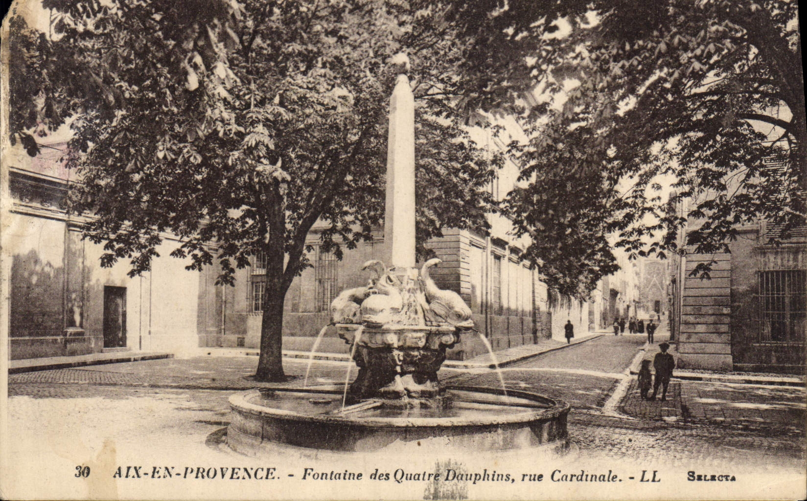 CPA Aix en Provence Fontaine des Quatre Dauphins rue Cardinale 