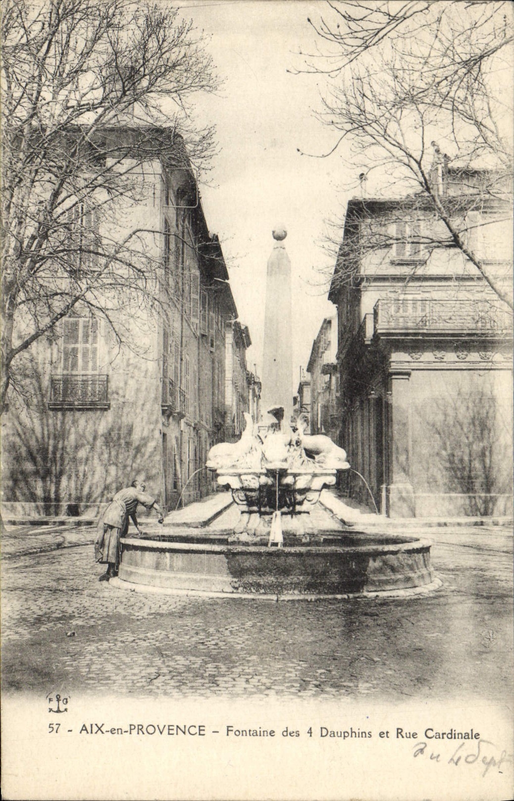 CPA Aix en Provence Fontaine des 4 Dauphins et Rue Cardinale 