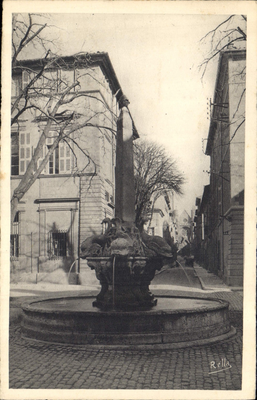 CPA Aix en Provence La Fontaine des Quatre Dauphins 