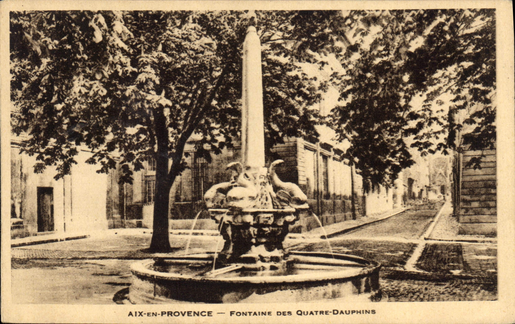 CPA Aix en Provence Fontaine des Quatre Dauphins 