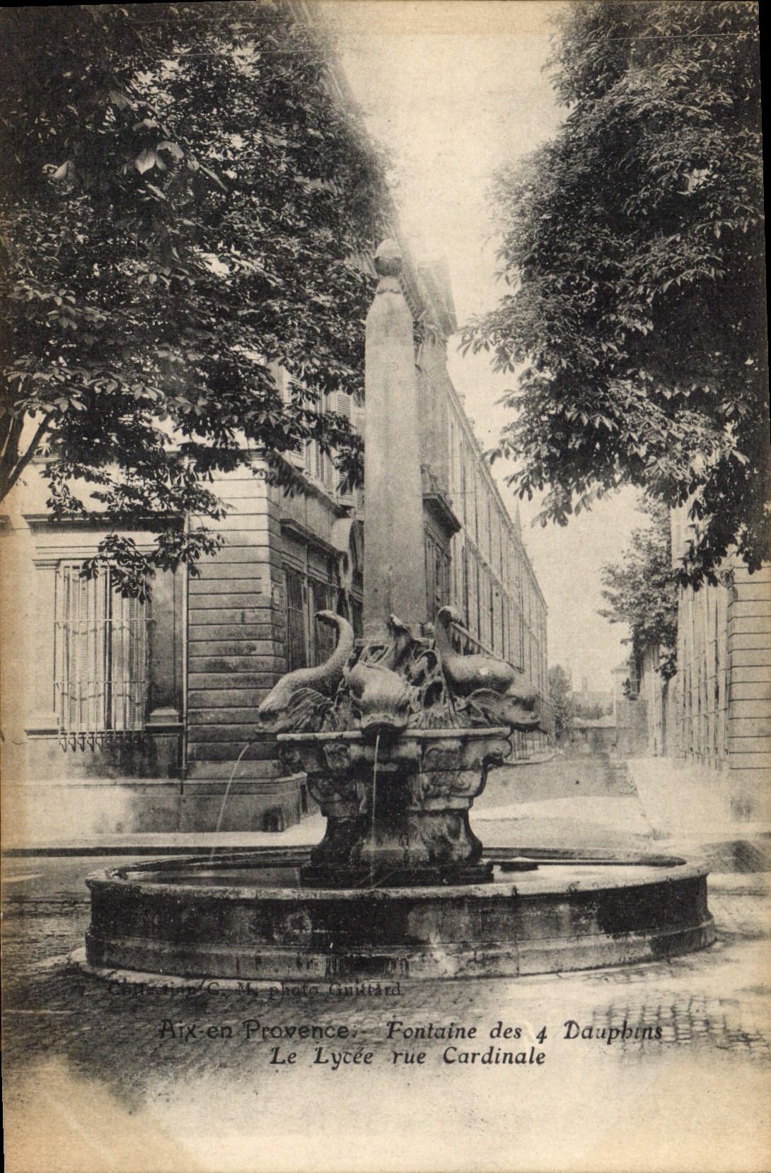 CPA Aix en Provence Fontaine des 4 Dauphins Le Lycee rue Cardinale 