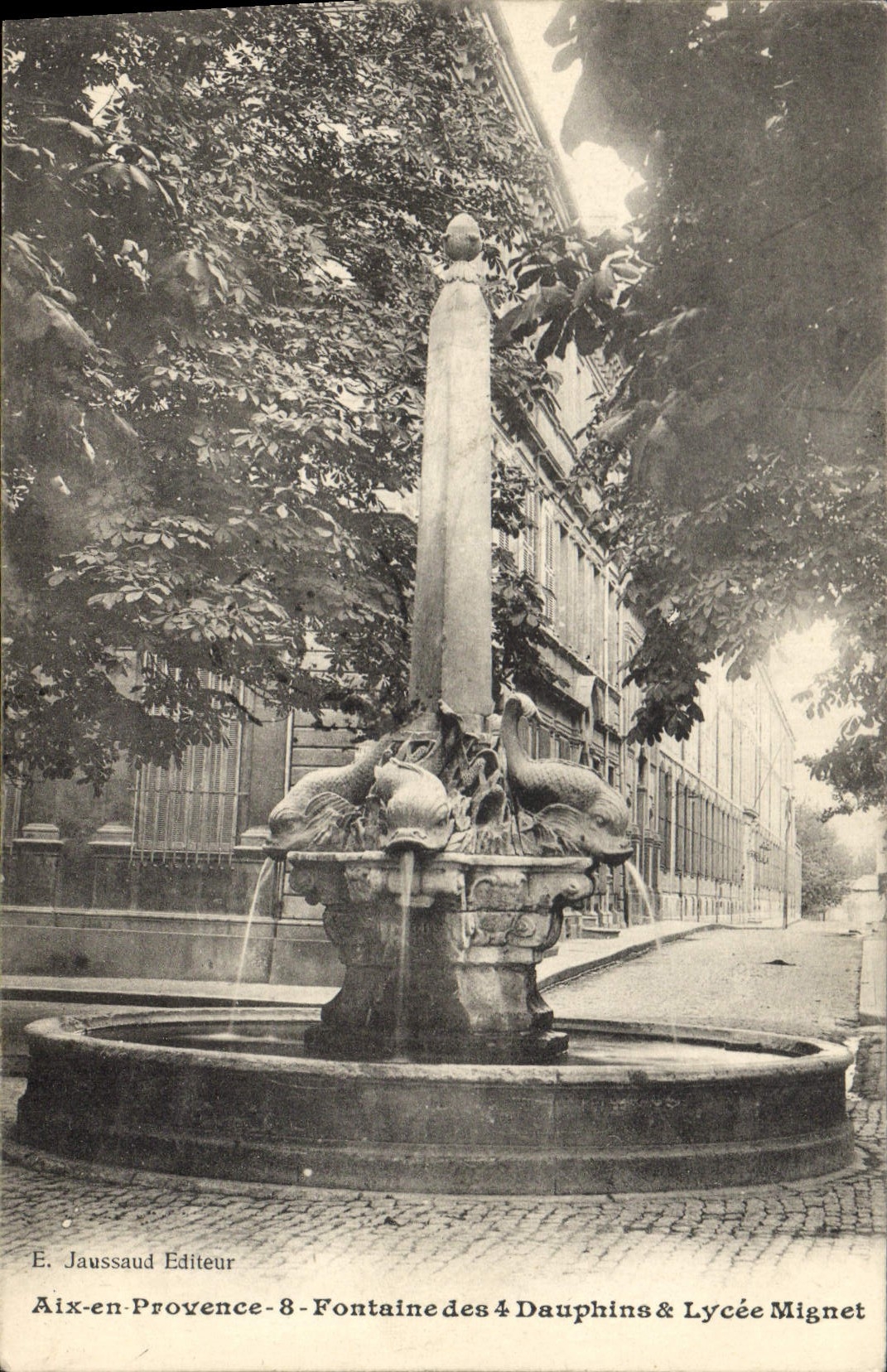 CPA Aix en Provence 8 Fontaine des 4 Dauphins et Lycee Mignet
