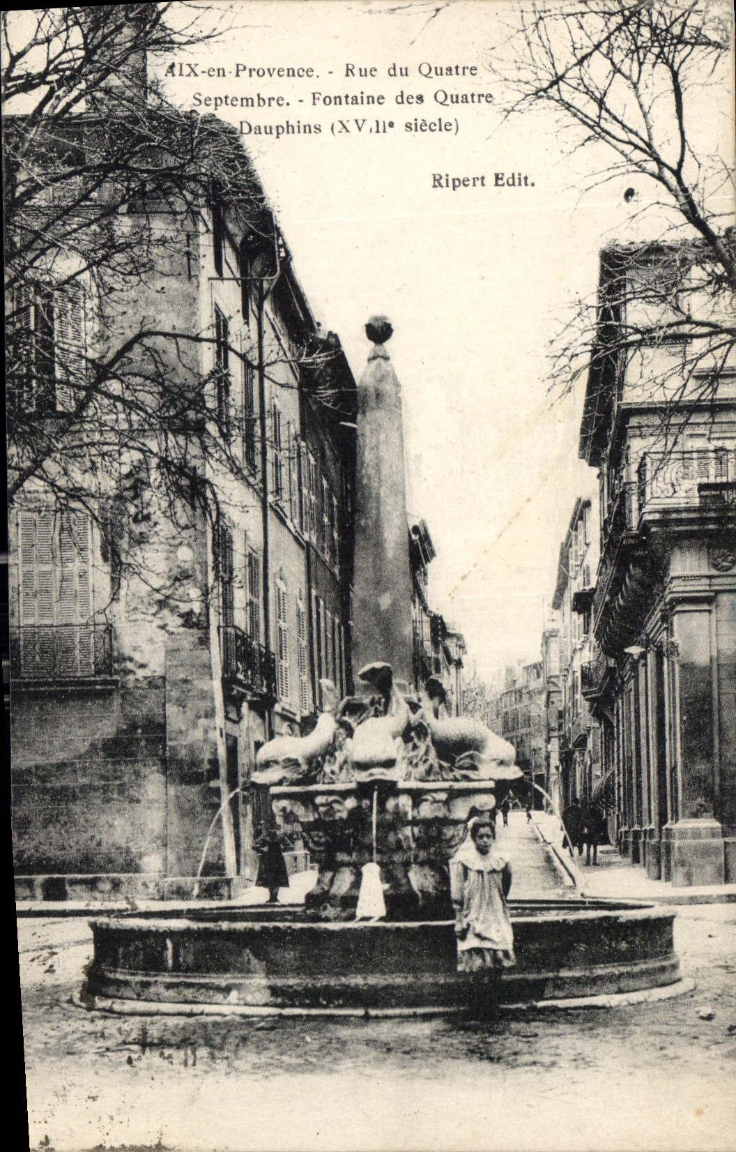 CPA Aix en Provence Rue du Quatre Septembre Fontaine des Quatre Dauphins XVII siecle 