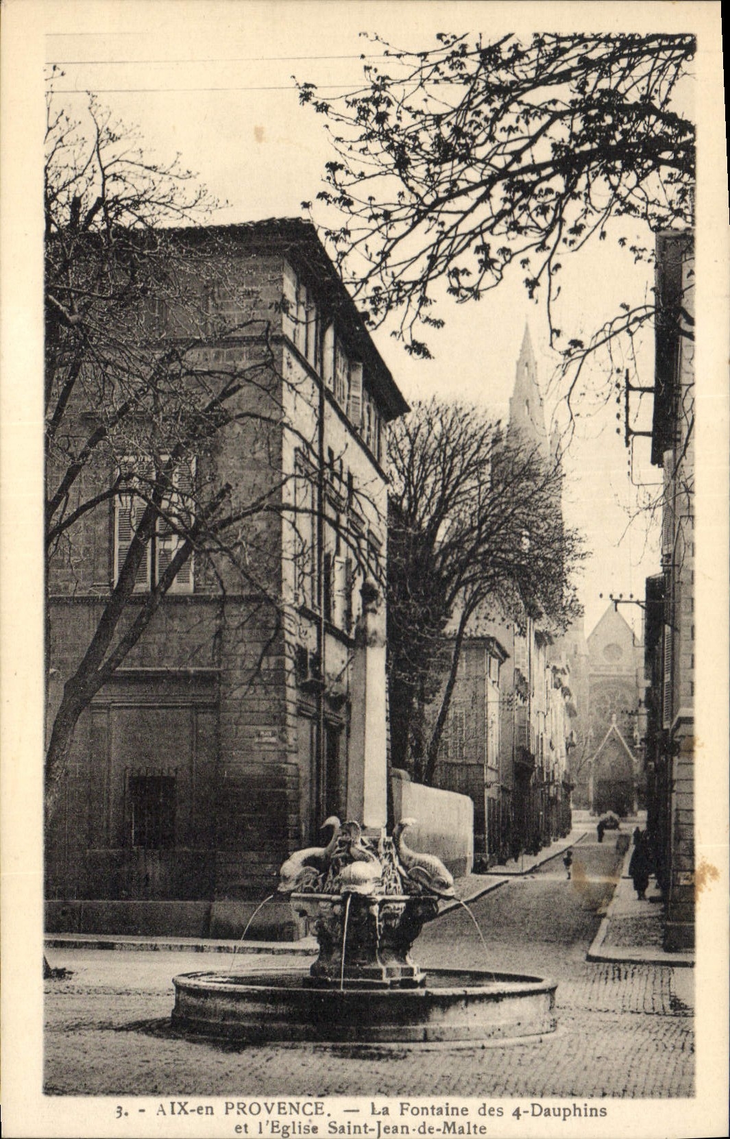 CPA Aix en Provence La Fontaine des 4 Dauphins et l'Eglise Saint Jean de Malte
