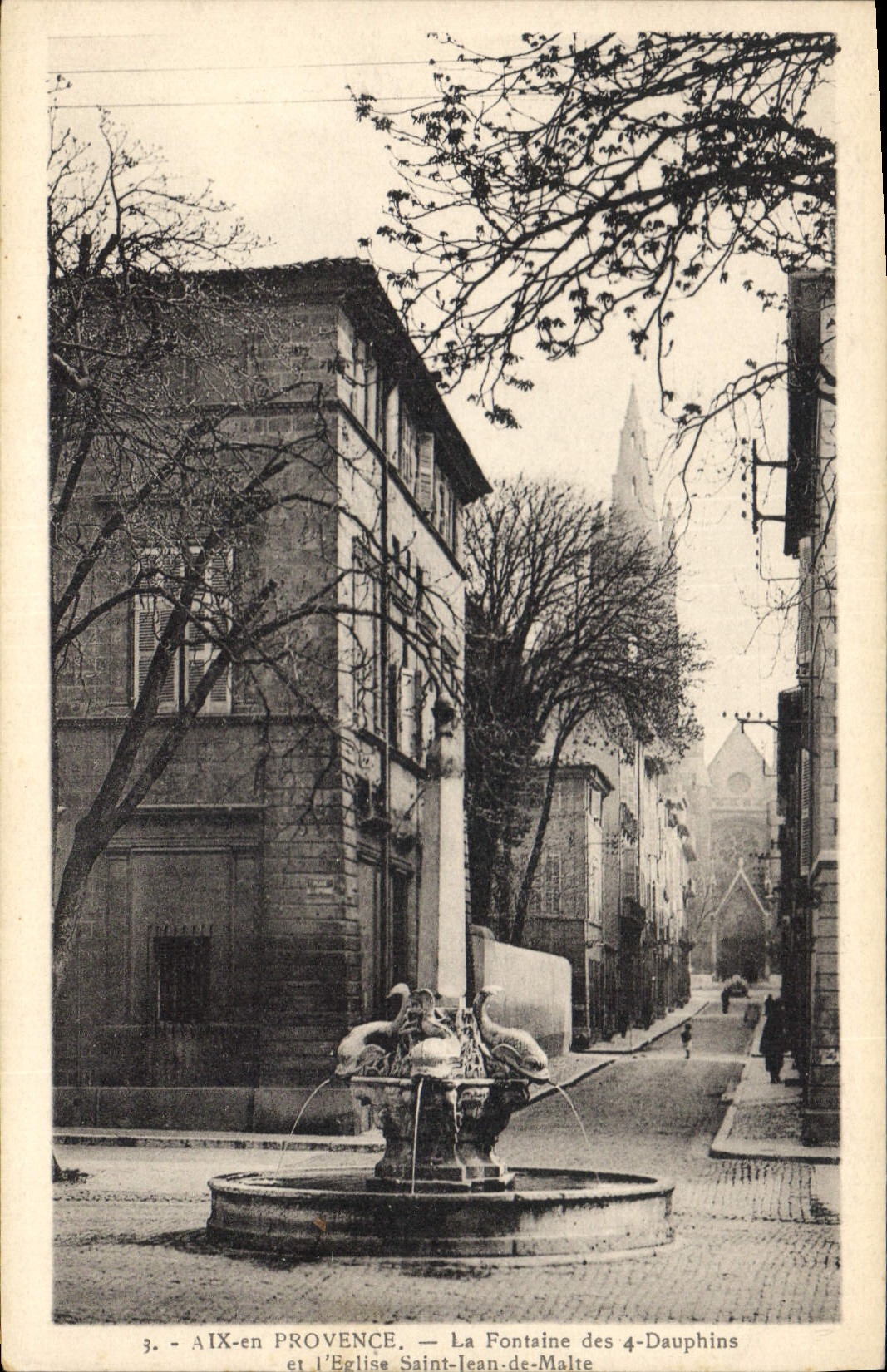 CPA Aix en Provence La Fontaine des Quatre Dauphins et l'Eglise Saint Jean de Malte