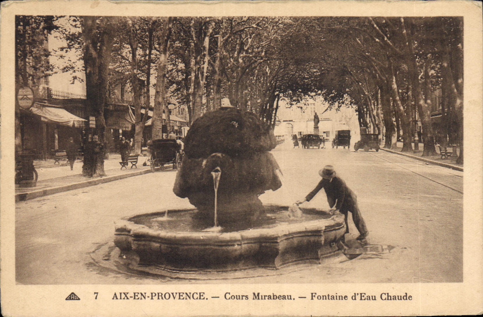 CPA Aix en Provence Cours Mirabeau Fontaine d'eau chaude 