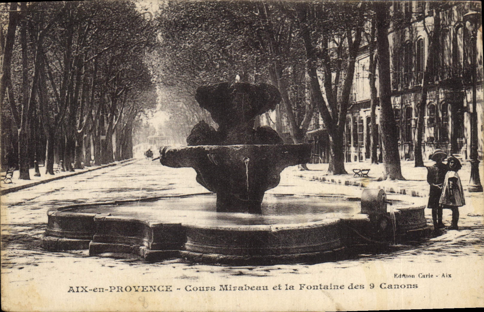 CPA Aix en Provence Cours Mirabeau et la Fontaine des 9 Canons