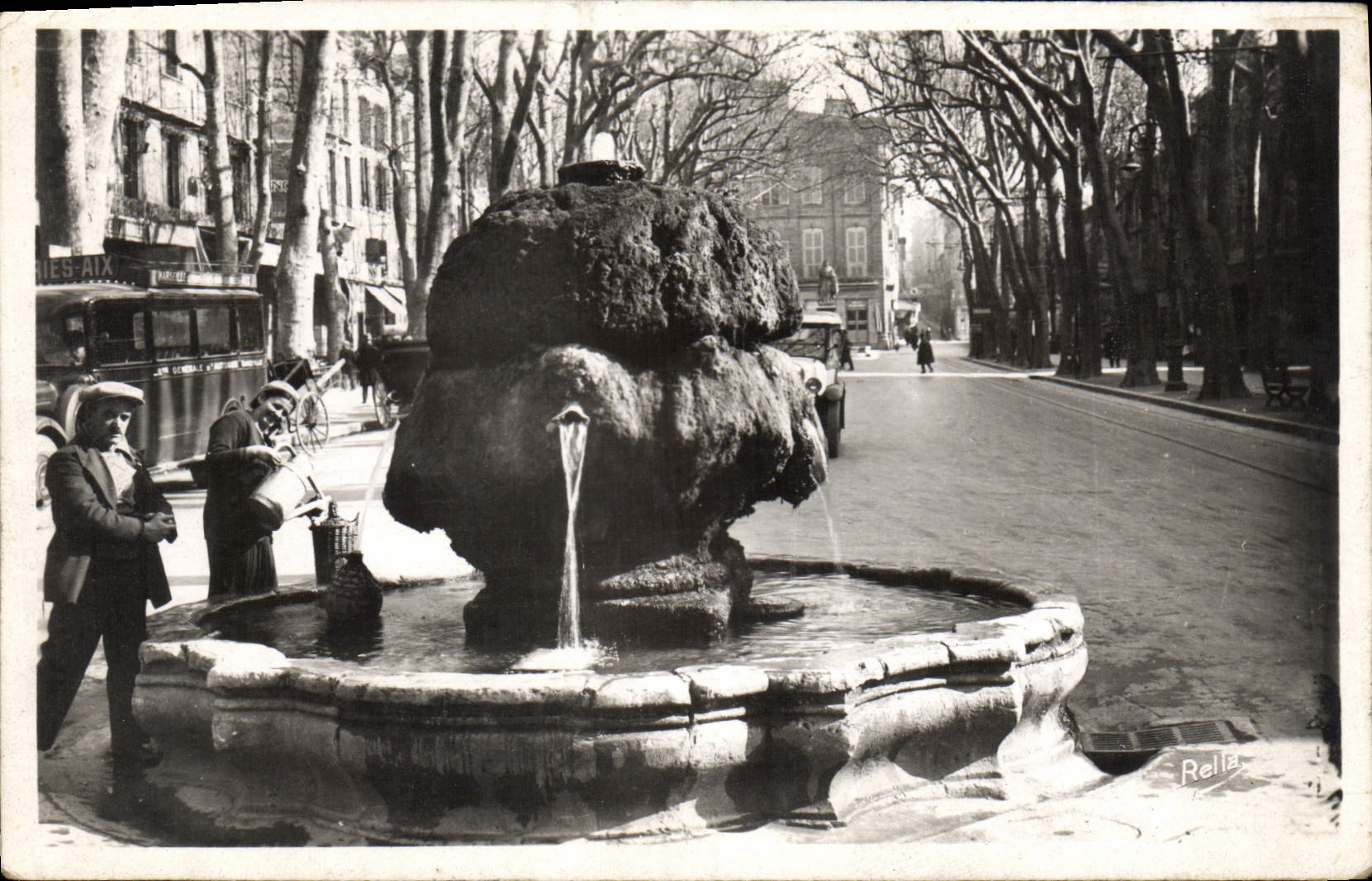 CPA Aix en Provence Cours Mirabeau La Fontaine d'eau thermale dite Fontaine chaude 