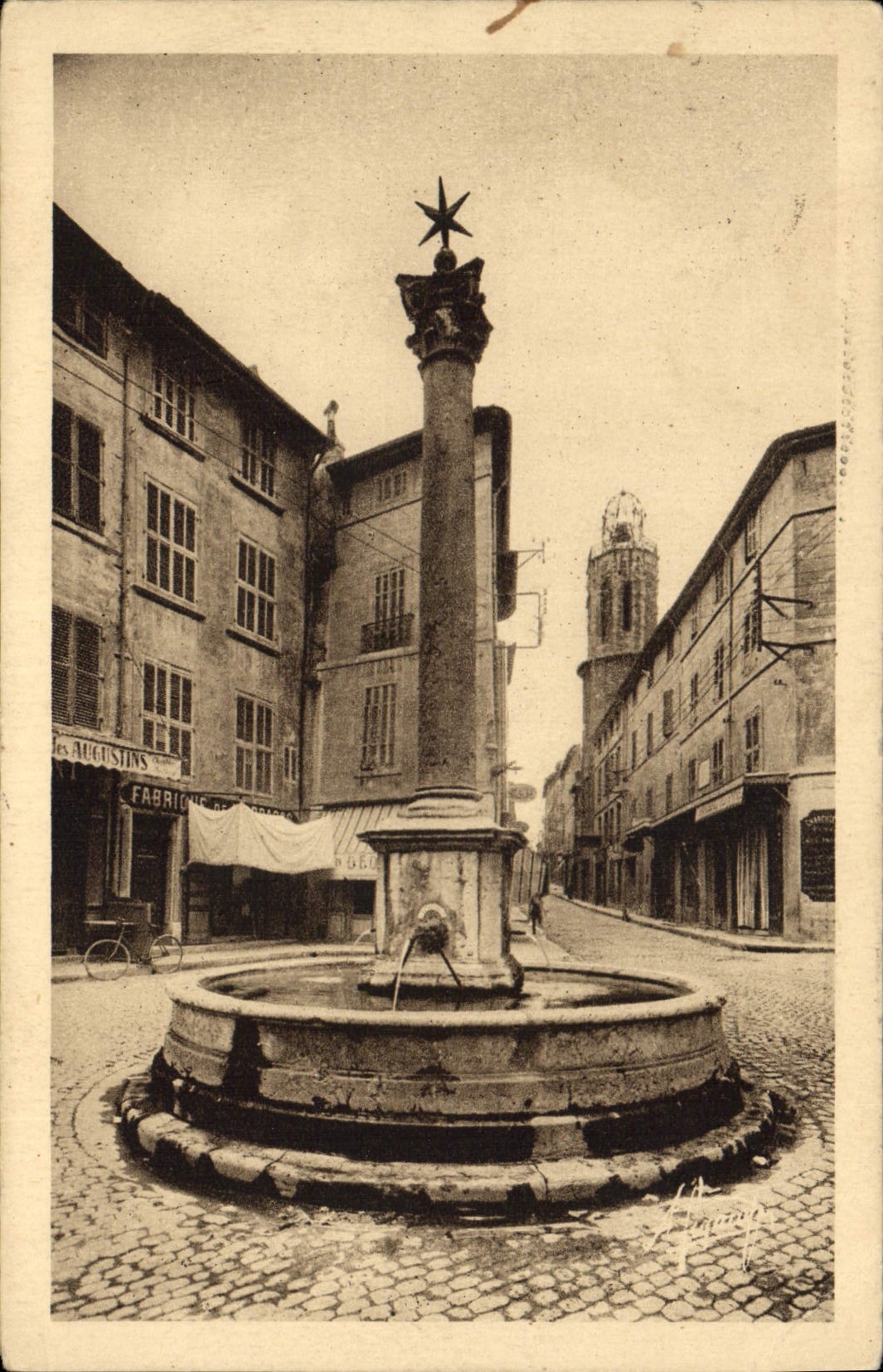 CPA Aix en Provence Fontaine des Augustins et Campanile 