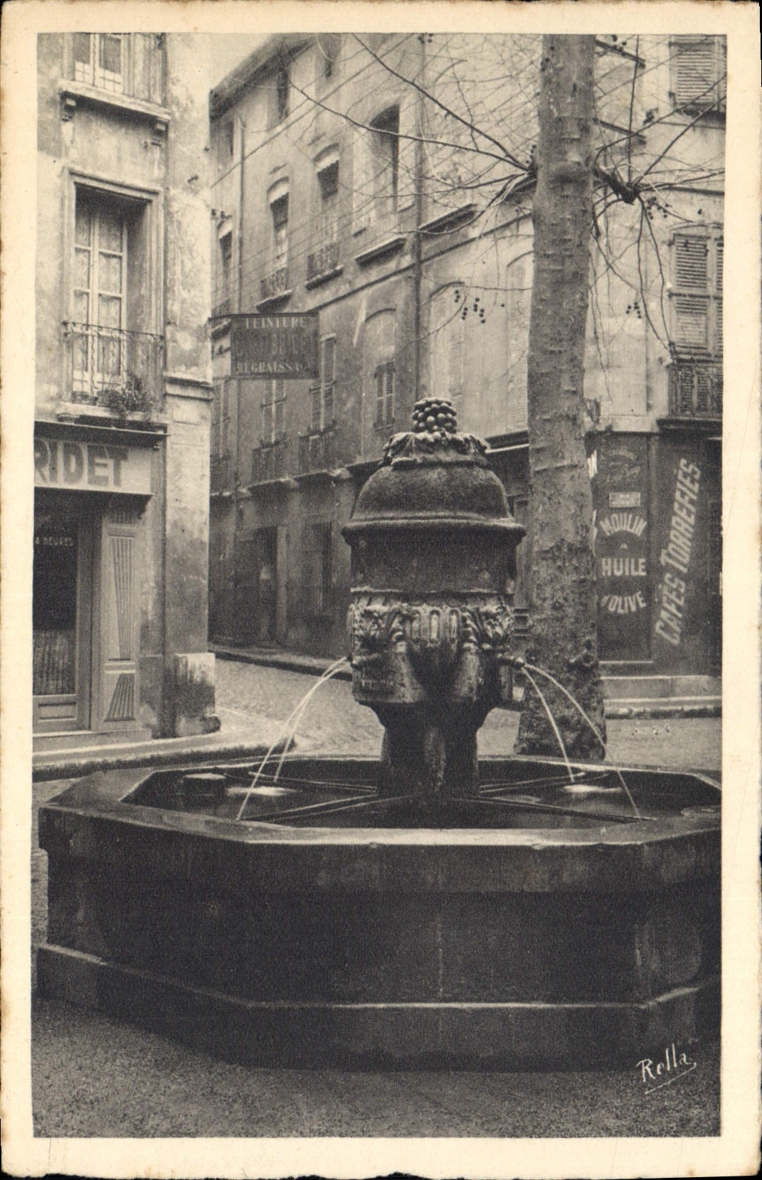 CPA Aix en Provence Fontaine de la place des Trois Ormeaux