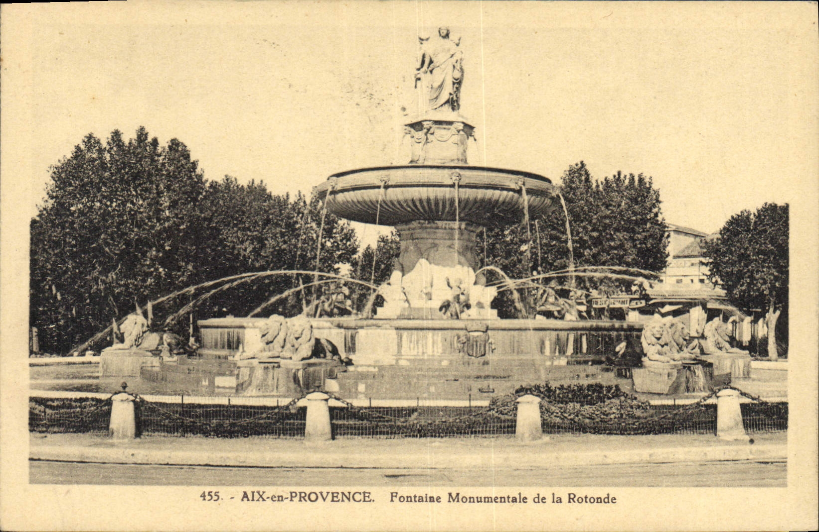 CPA Aix en Provence Fontaine Monumentale de la Rotonde 