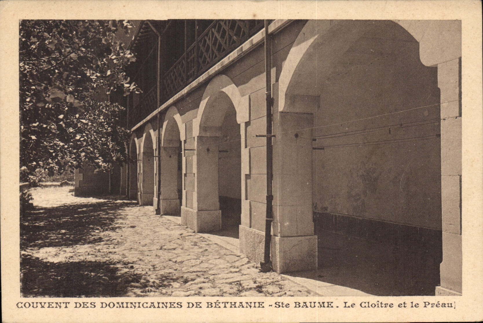 CPA Couvent des Dominicaines de Bethanie Ste Baume Le Cloitre et le Preau