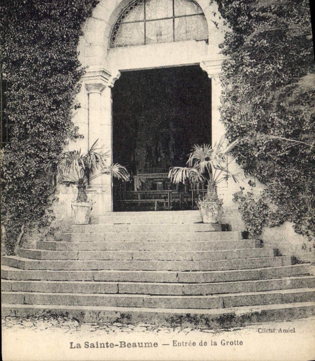CPA La Sainte Beaume Entree de la Grotte 