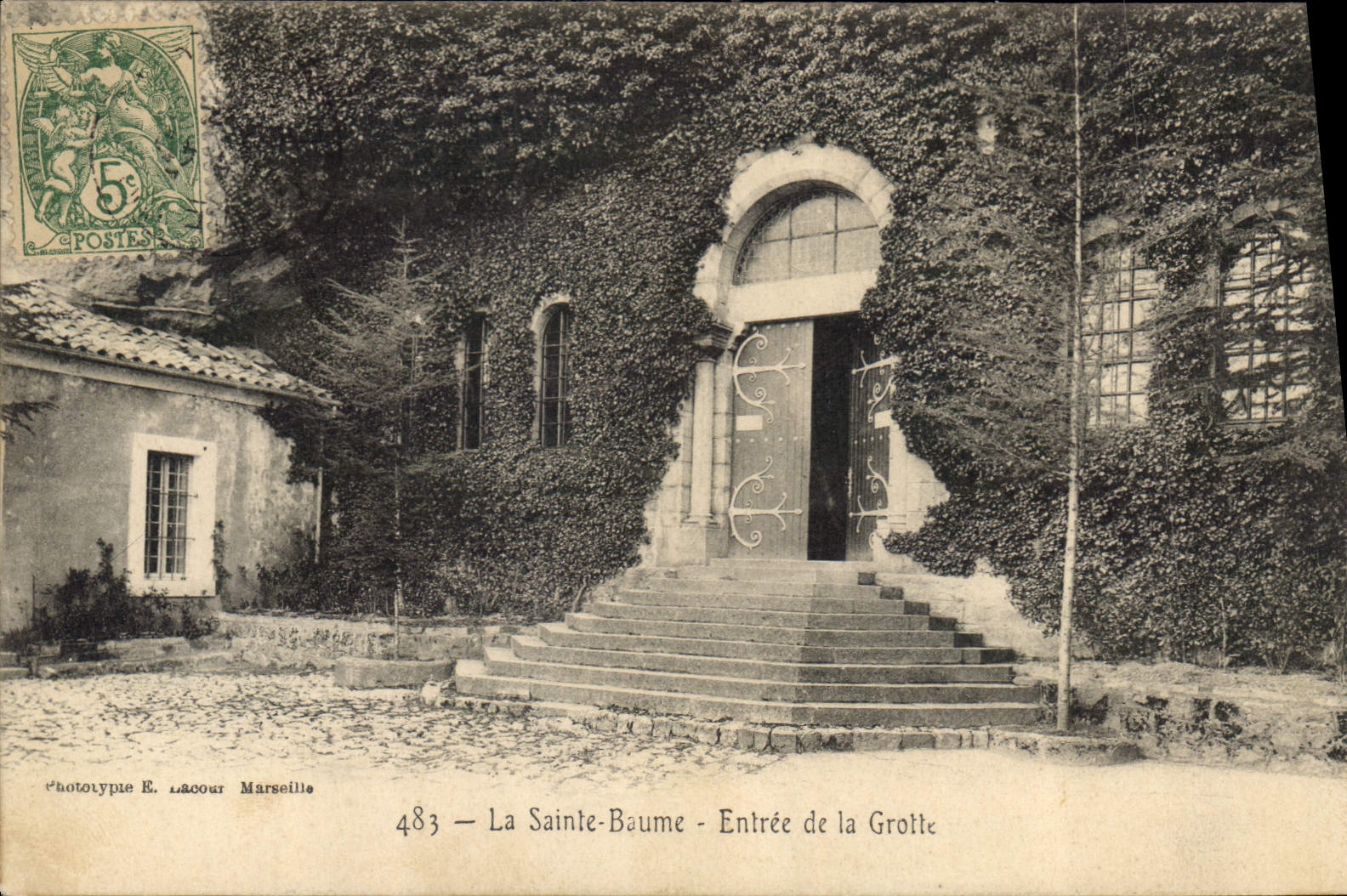 CPA La Sainte Beaume Entree de la Grotte 