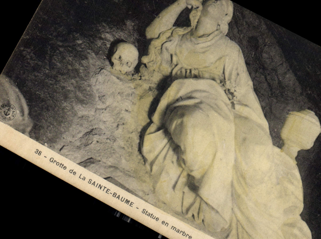 CPA Grotte de la Sainte Baume Statue en marbre de Ste Madeleine