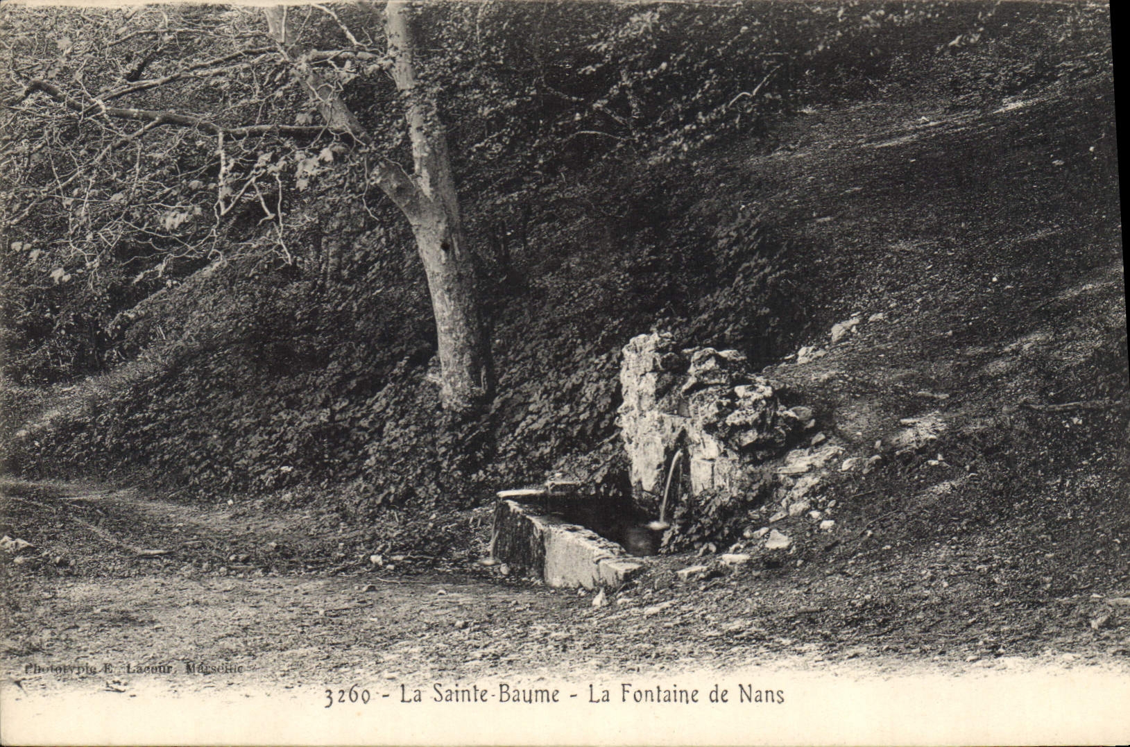 CPA La Sainte Baume La Fontaine de Nans 