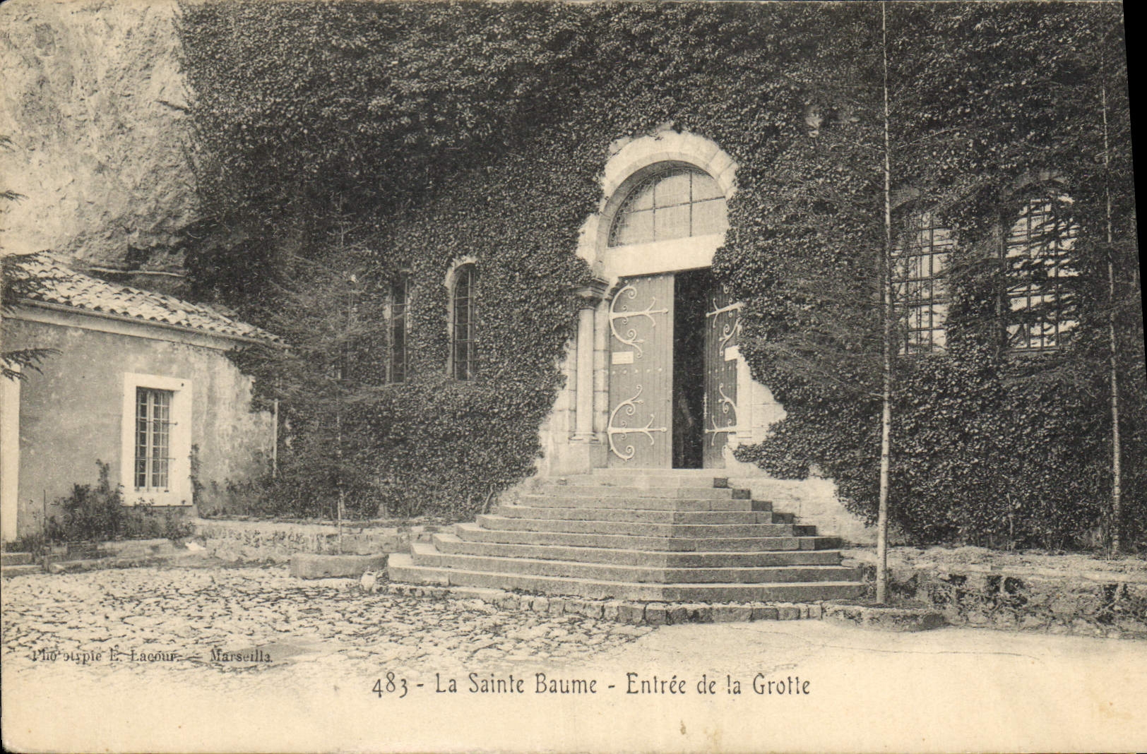 CPA La Sainte Baume Entree de la Grotte 