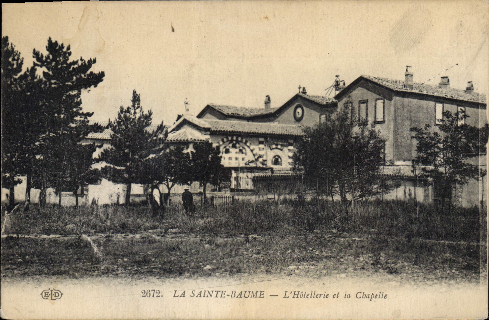 CPA La Sainte Baume L'Hotellerie et la Chapelle 