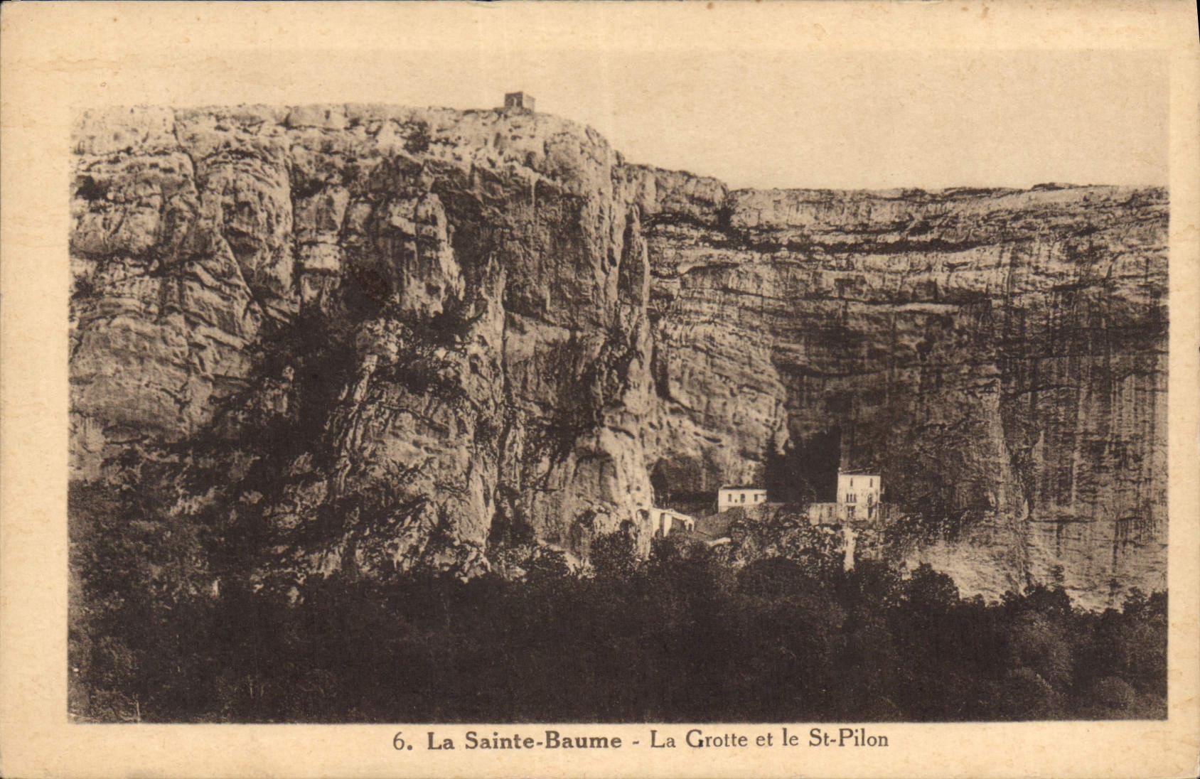 CPA La Sainte Baume La Grotte et le St Pilon 