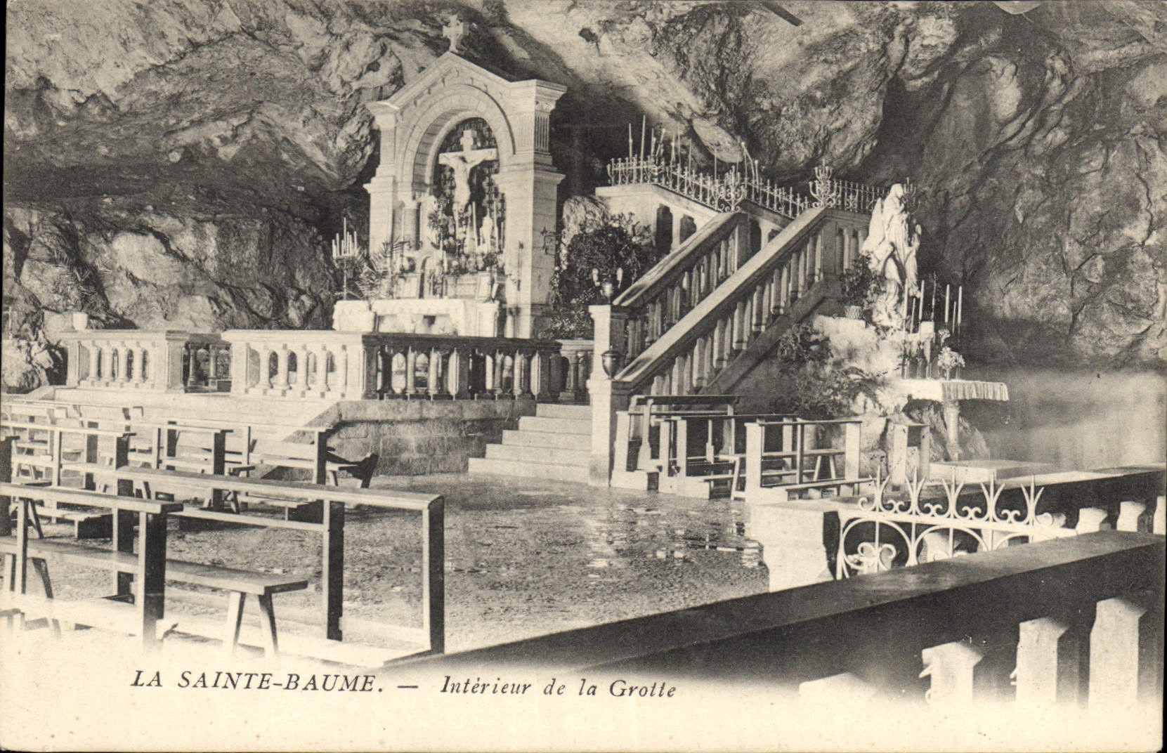 CPA La Sainte Baume Interieur de la Grotte 