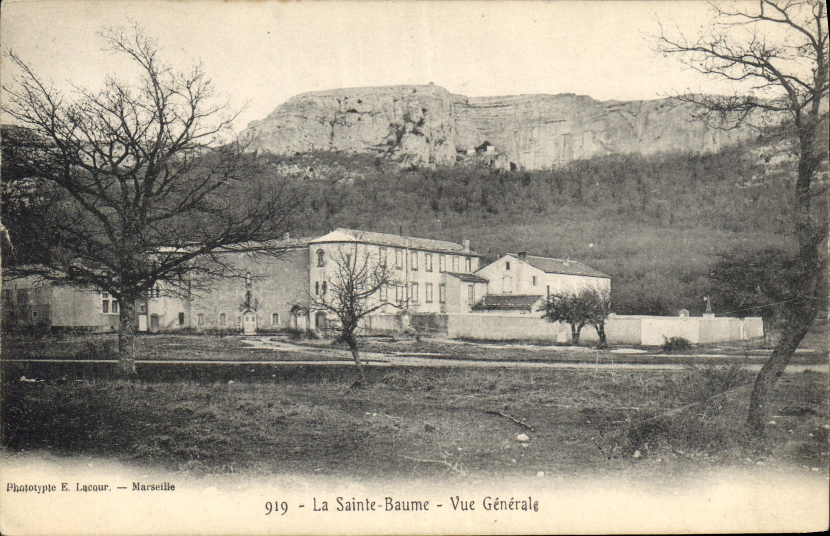 CPA La Sainte Baume Vue Generale 