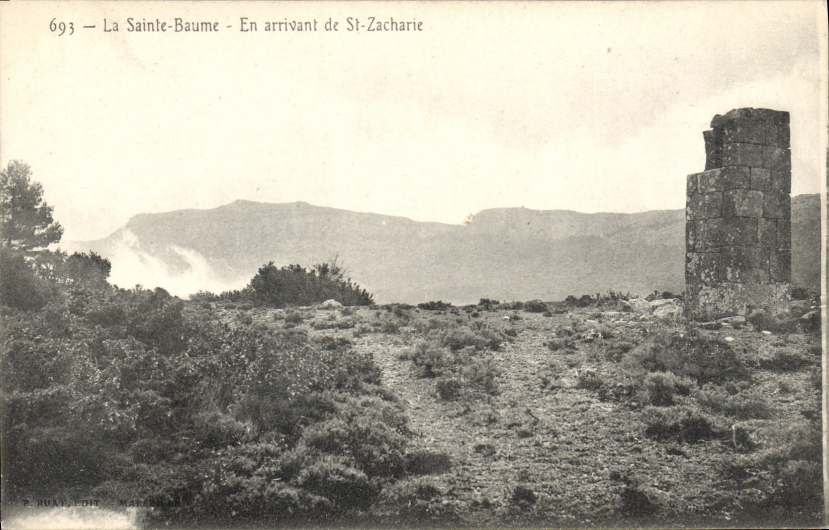 CPA La Sainte Baume En arrivant de St Zacharie