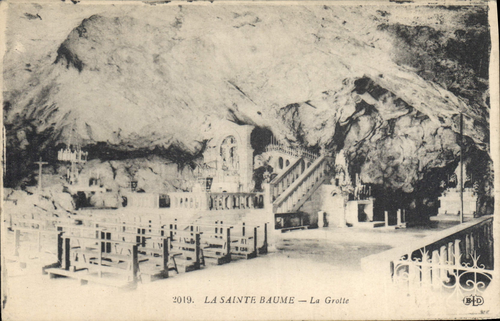 CPA La Sainte Baume La Grotte