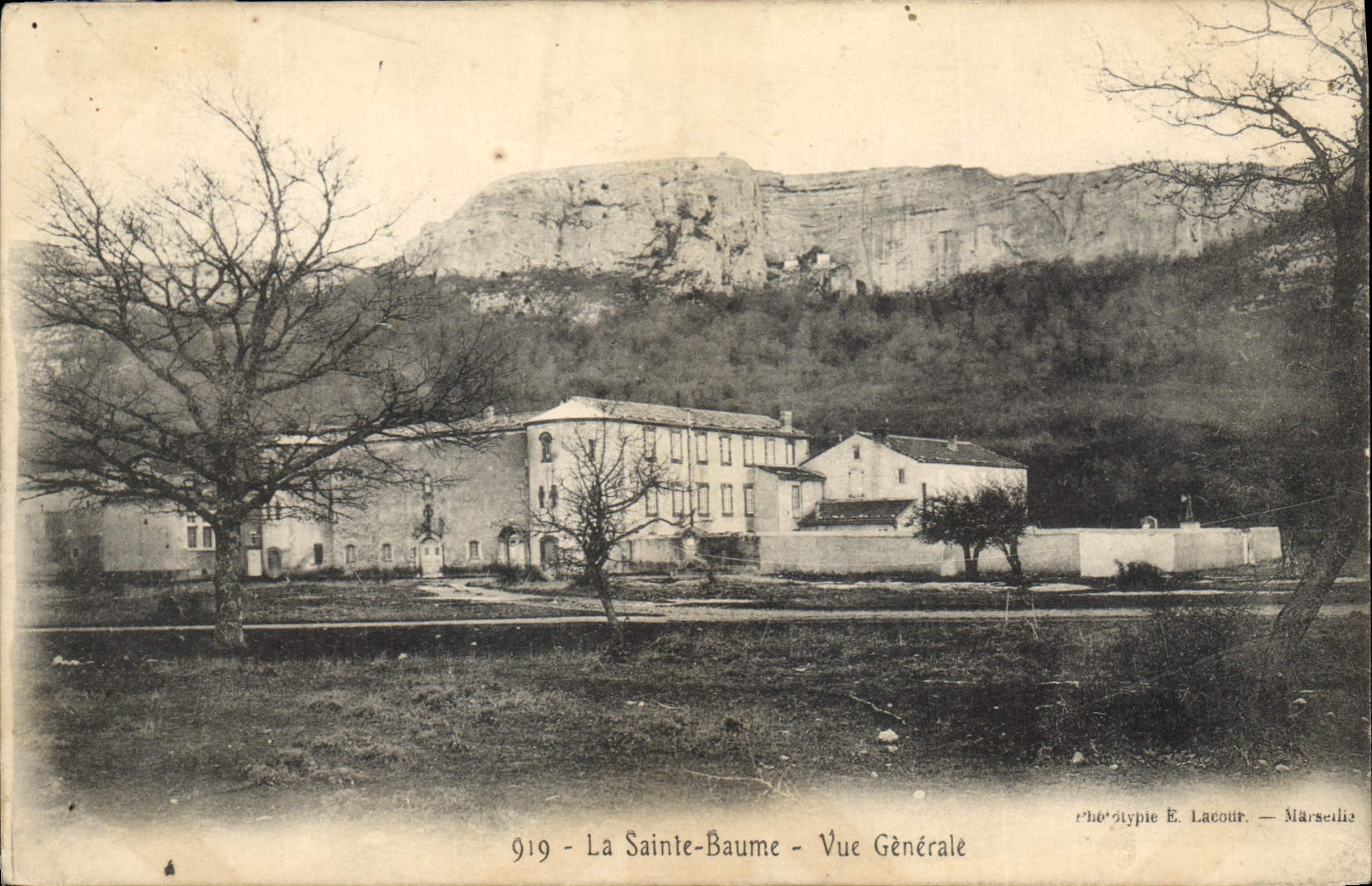 CPA La Sainte Baume Vue Generale