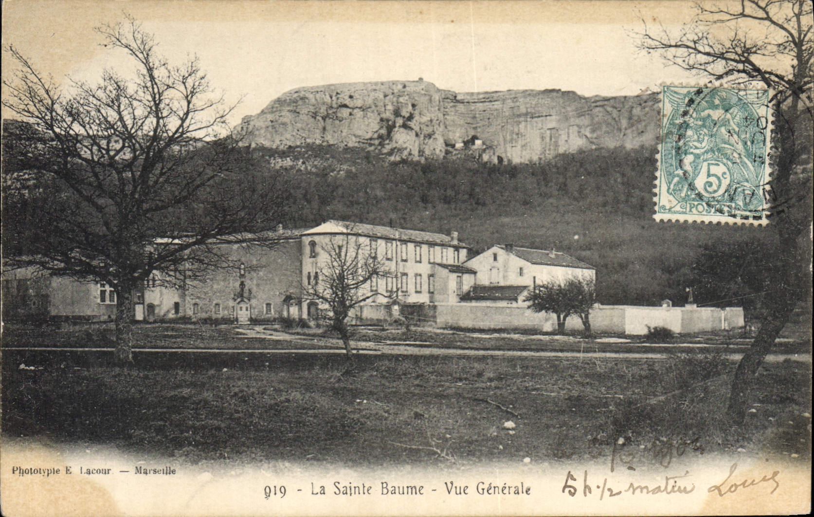 CPA La Sainte Baume Vue generale
