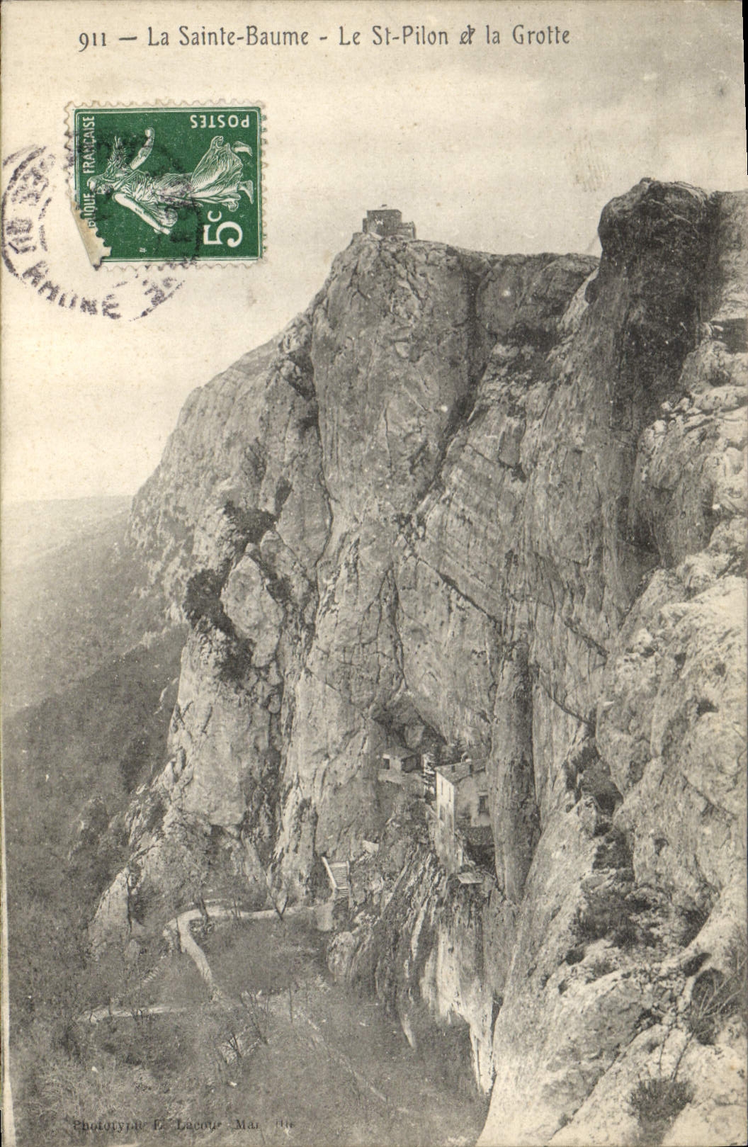 CPA La Sainte Baume Le St Pilon et la Grotte