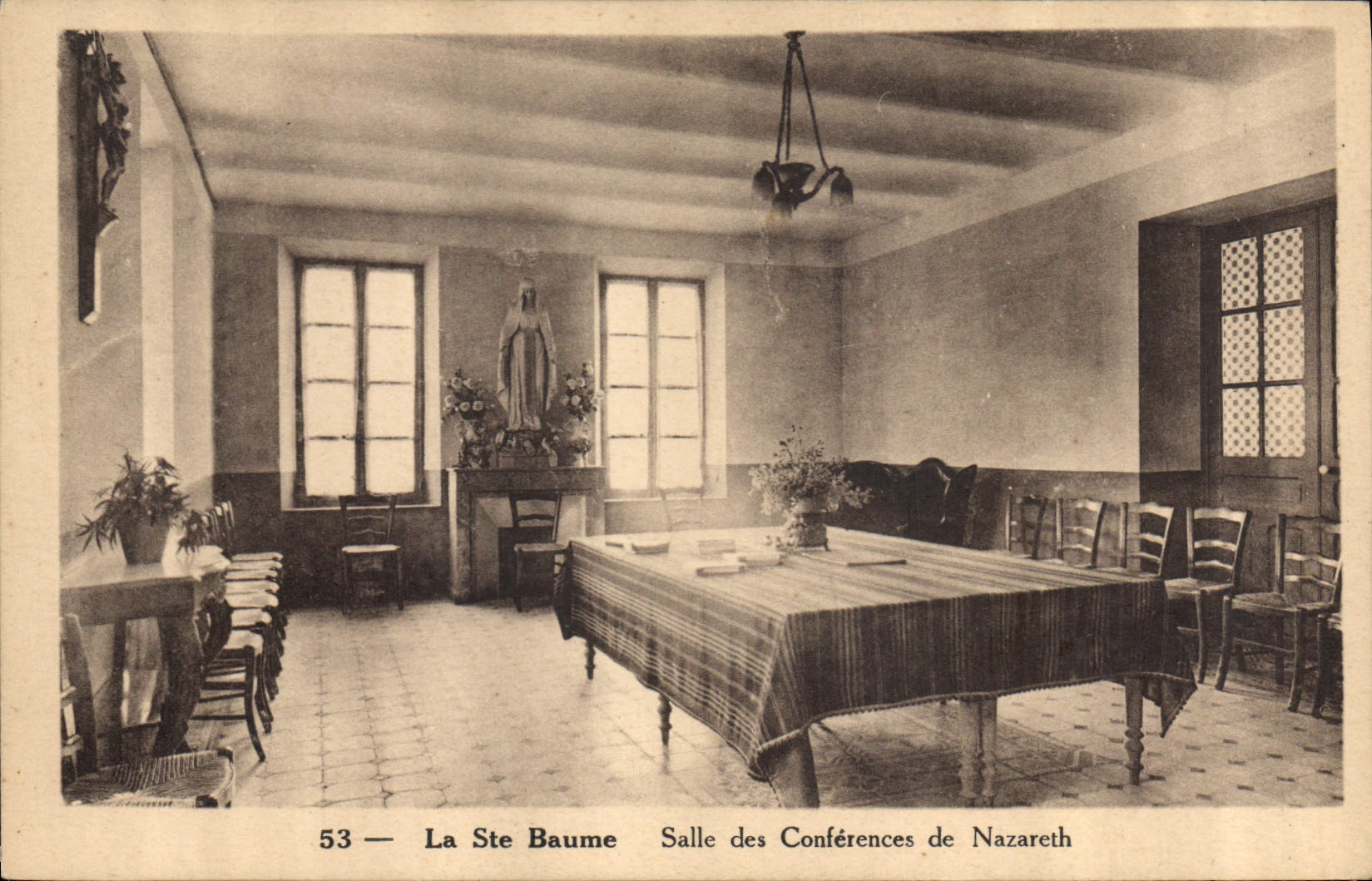 CPA La Ste Baume Salle des Conferences de Nazareth