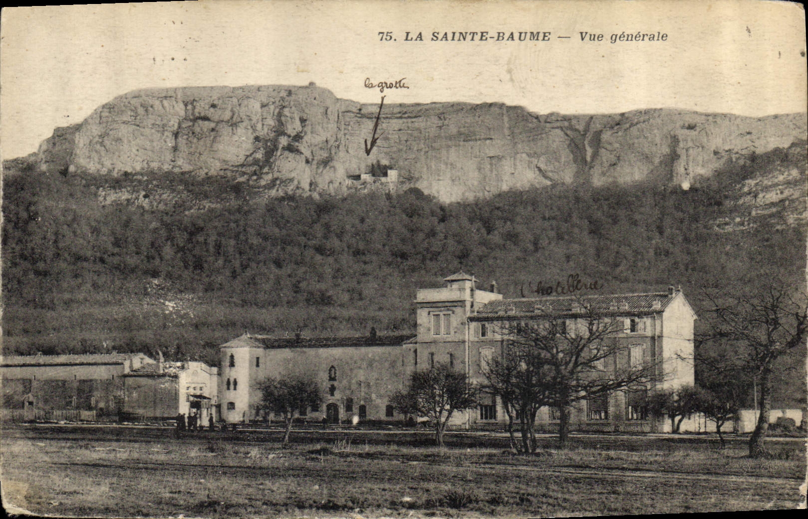 CPA La Sainte Baume Vue generale