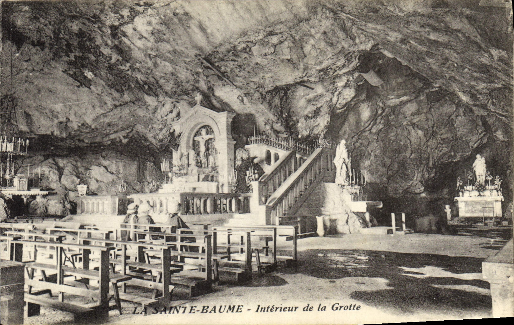 CPA La Sainte Baume Interieur de la Grotte