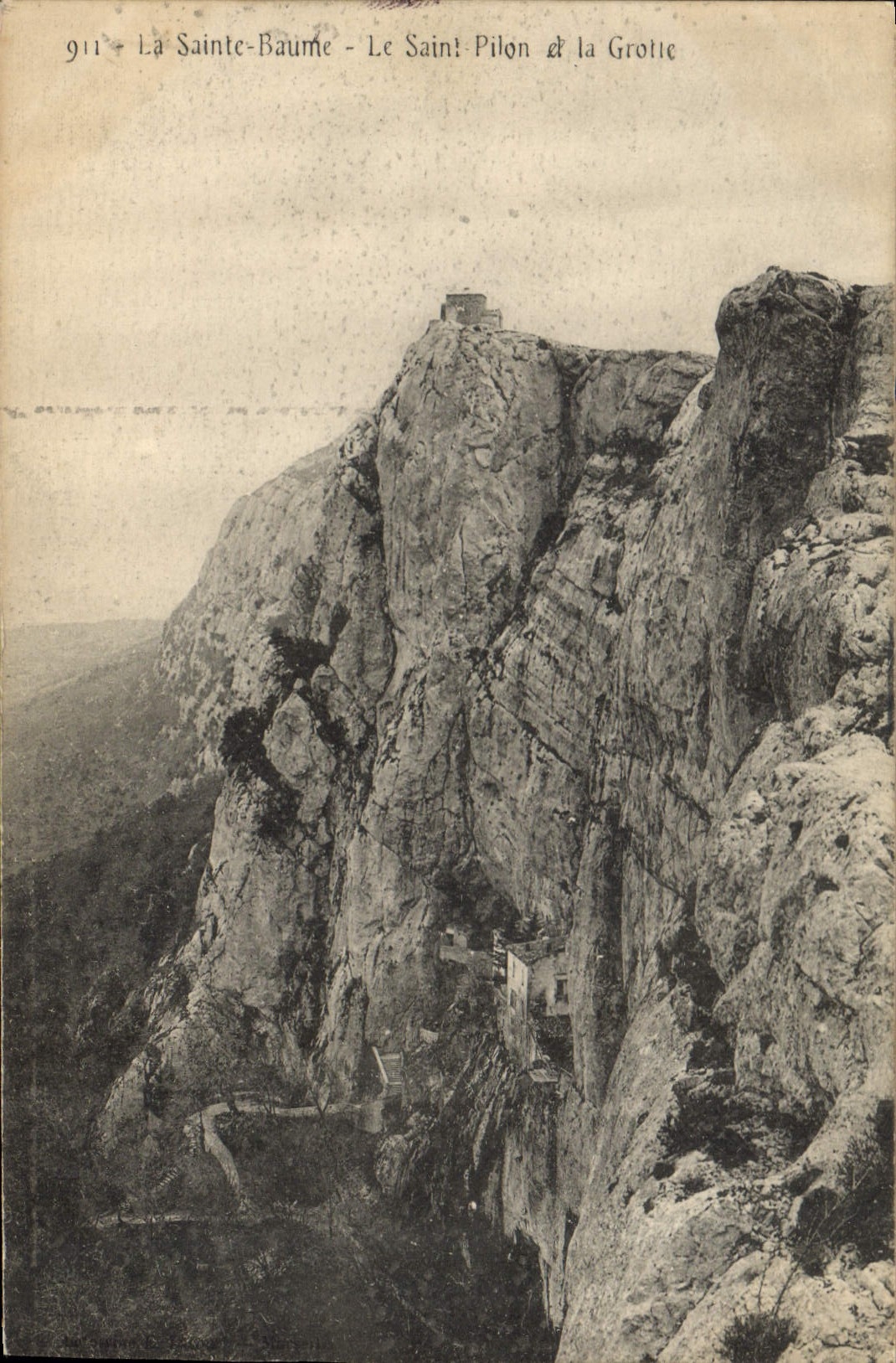 CPA La Sainte Baume Le Saint Pilon et la Grotte