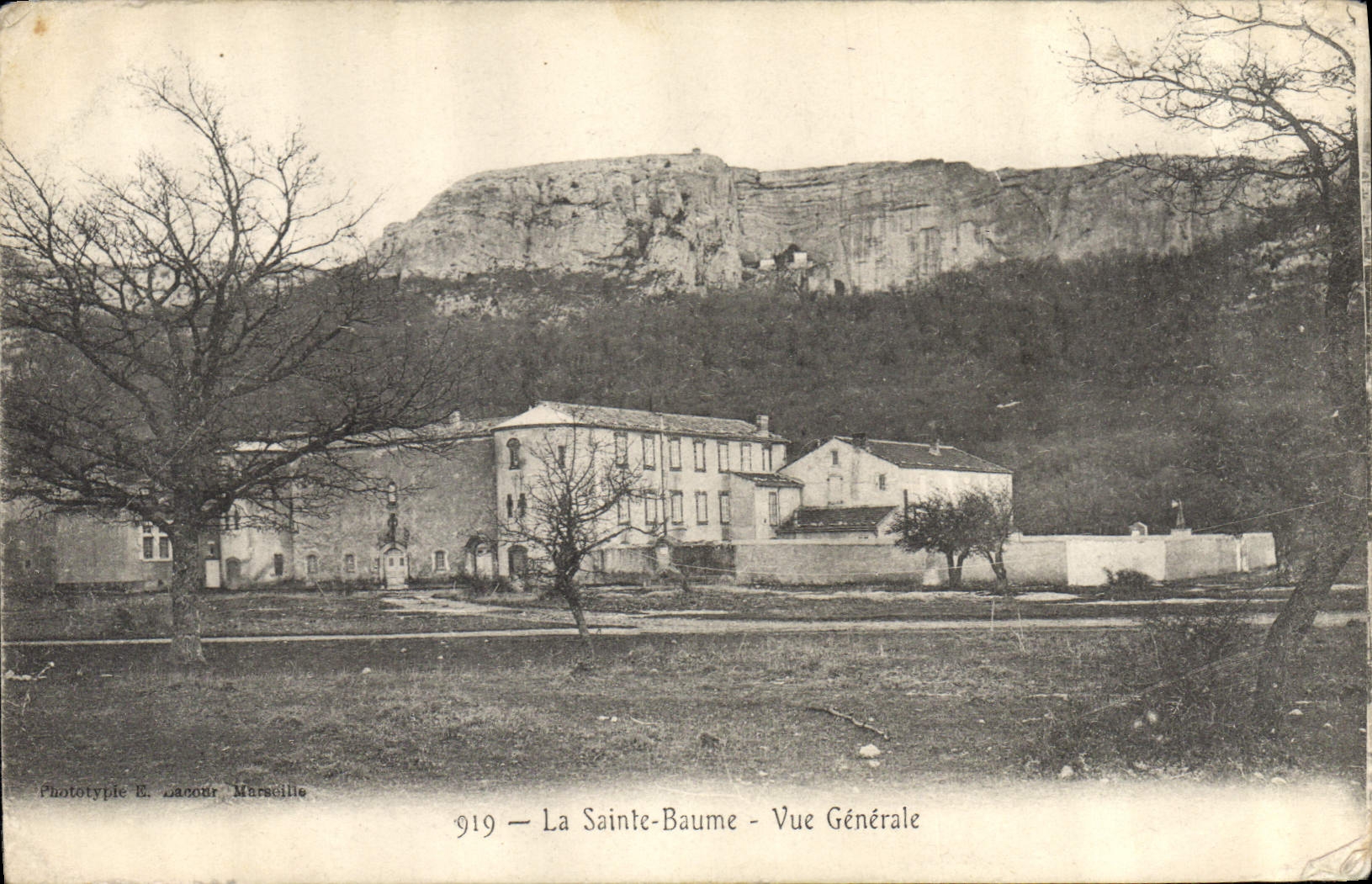 CPA La Sainte Baume Vue Generale