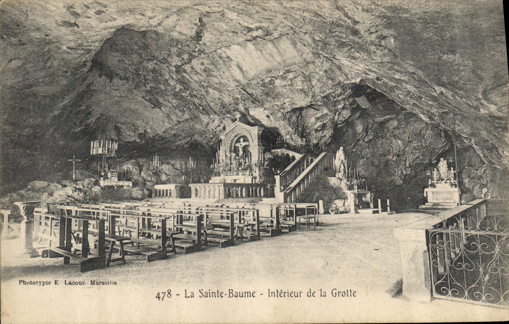 CPA La Sainte Baume Interieur de la Grotte