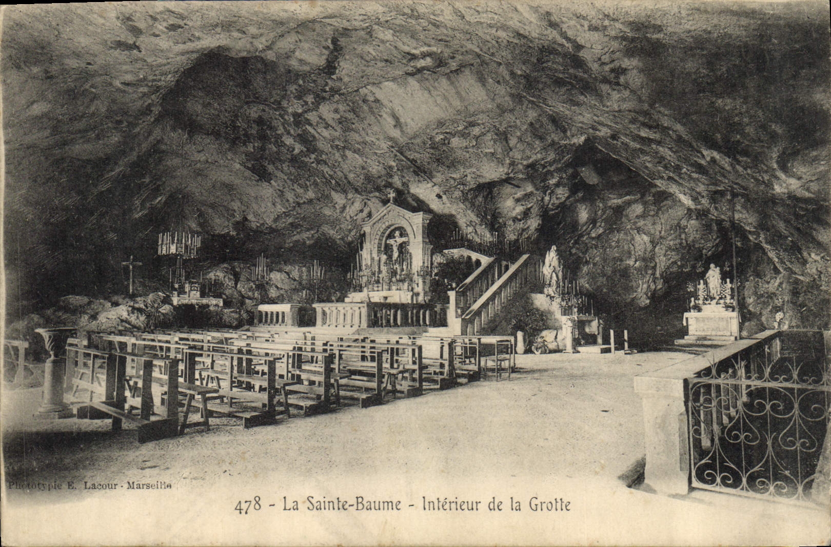 CPA La Sainte Baume Interieur de la Grotte