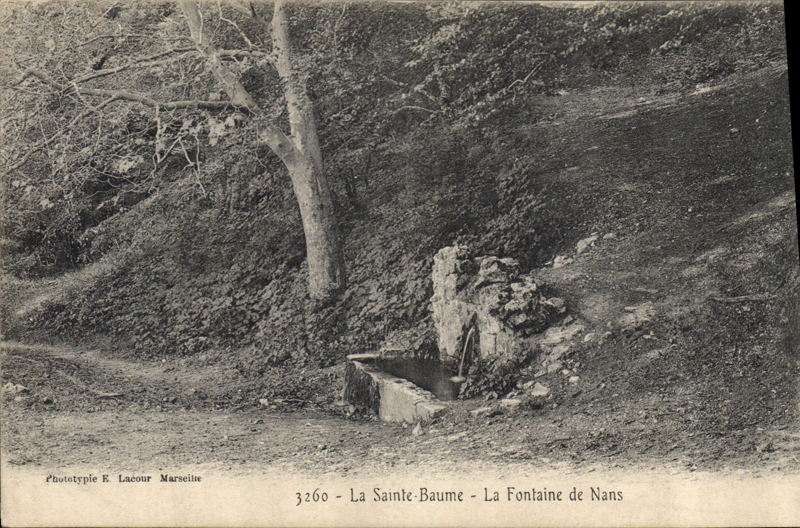CPA La Sainte Baume La Fontaine de Nans