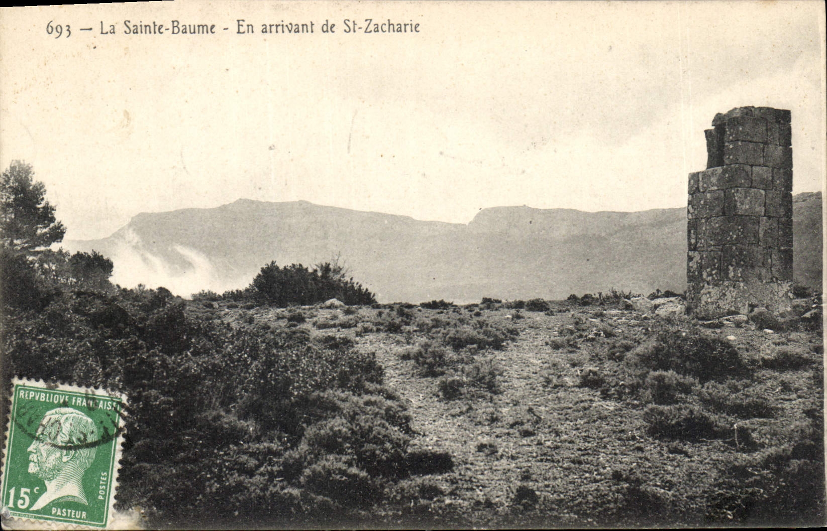 CPA La Sainte Baume En arrivant de St Zacharie